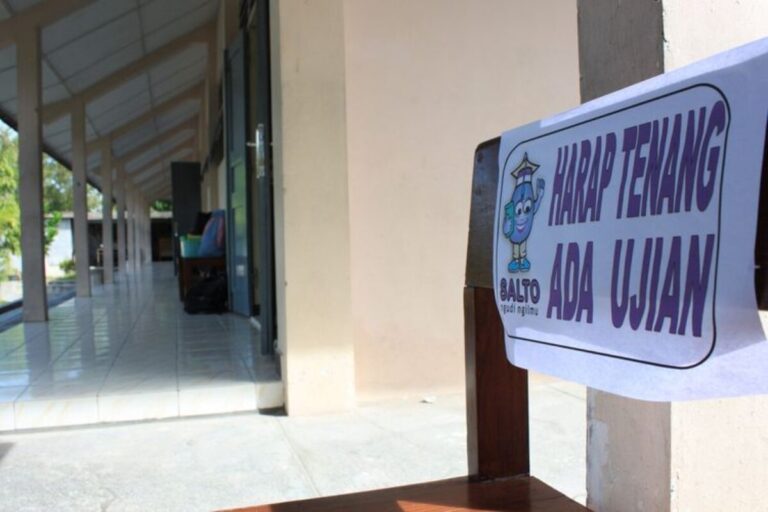 Demi Murid Bisa Ujian, Guru di Bondowoso Rela Pinjamkan Laptop Pribadi