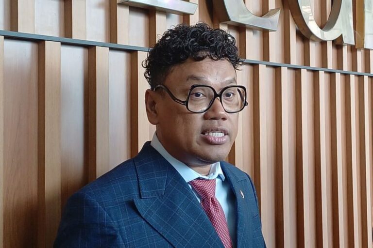 Merasa Difitnah Punya 750 Dapur MBG, Uya Kuya Tempuh Jalur Hukum