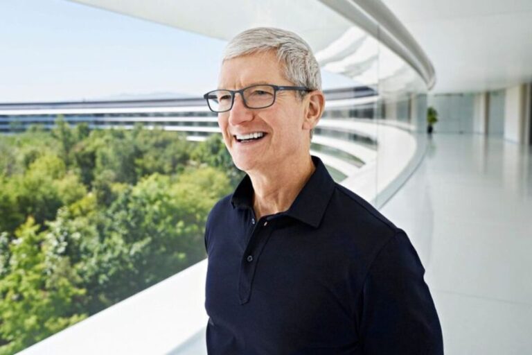 Sepak Terjang Tim Cook selama Memimpin Apple
