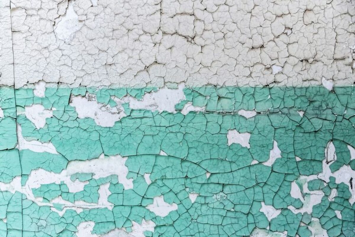 6 Penyebbab Cat Dinding Mengelupas, Jangan Diabaikan!