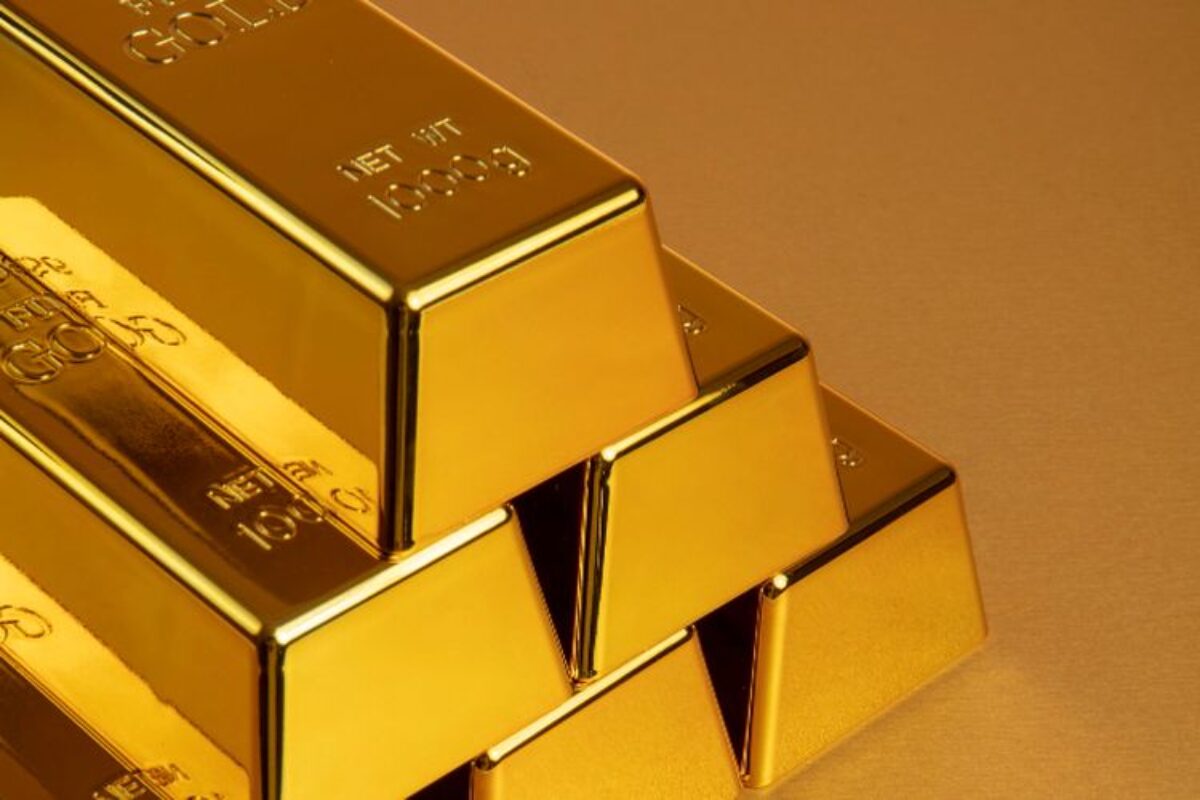 Harga Emas Dunia Anjlok 2 Persen, Dollar AS dan Yield Obligasi Menguat