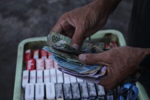 Purbaya Usul Legalisasi Rokok Ilegal, Ekonom Minta Kejelasan Sanksi dan Reformasi Cukai