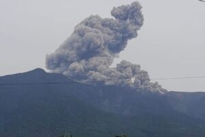 Aktivitas Marapi Fluktuatif, Badan Geologi Ingatkan Risiko Gas Beracun dan Banjir Lahar