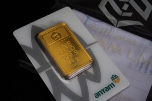 Harga Emas Antam Hari Ini 22 April Anjlok Rp 50.000 per Gram, Cek Sebelum Beli