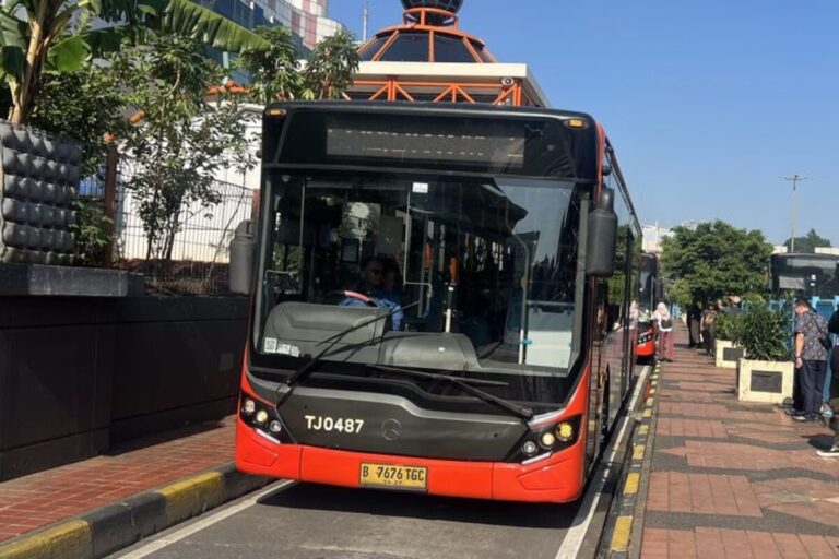 Transjabodetabek Ikuti Jejak Transjakarta: Beralih ke Bus Listrik