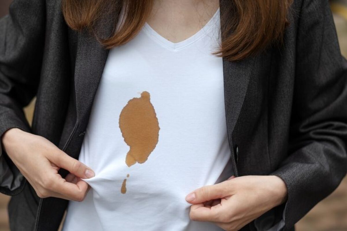 Cara Ampuh Hilangkan Noda Kopi di Baju Putih, Cukup Pakai Bahan Dapur Ini!