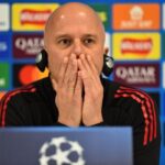 Carragher Sebut Pendukung Liverpool Terpecah soal Nasib Arne Slot