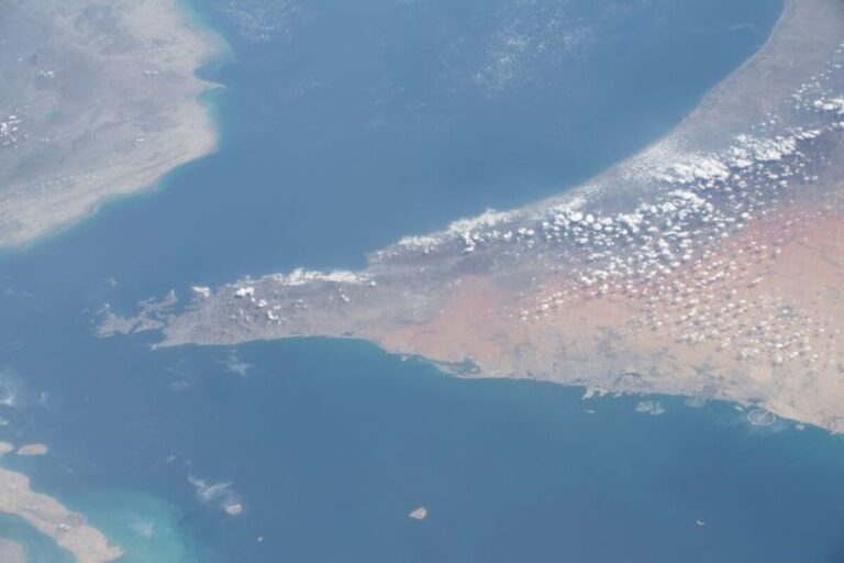 Dilema Yuridis di Selat Hormuz: Antara UNCLOS dan Hak Bela Diri