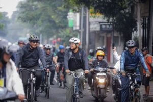 Trotoar di Bandung Akan Ditinggikan dan Diaspal, Cegah Parkir Liar dan PKL