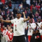 Alasan Ada Patung dan Kaus Burung Kakatua di Pesta Juara Bayern