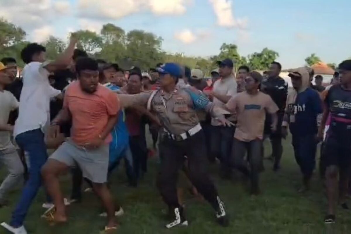 Bentrok Pemain hingga Suporter Bola di Sumenep Viral, Diduga Dipicu Keputusan Wasit