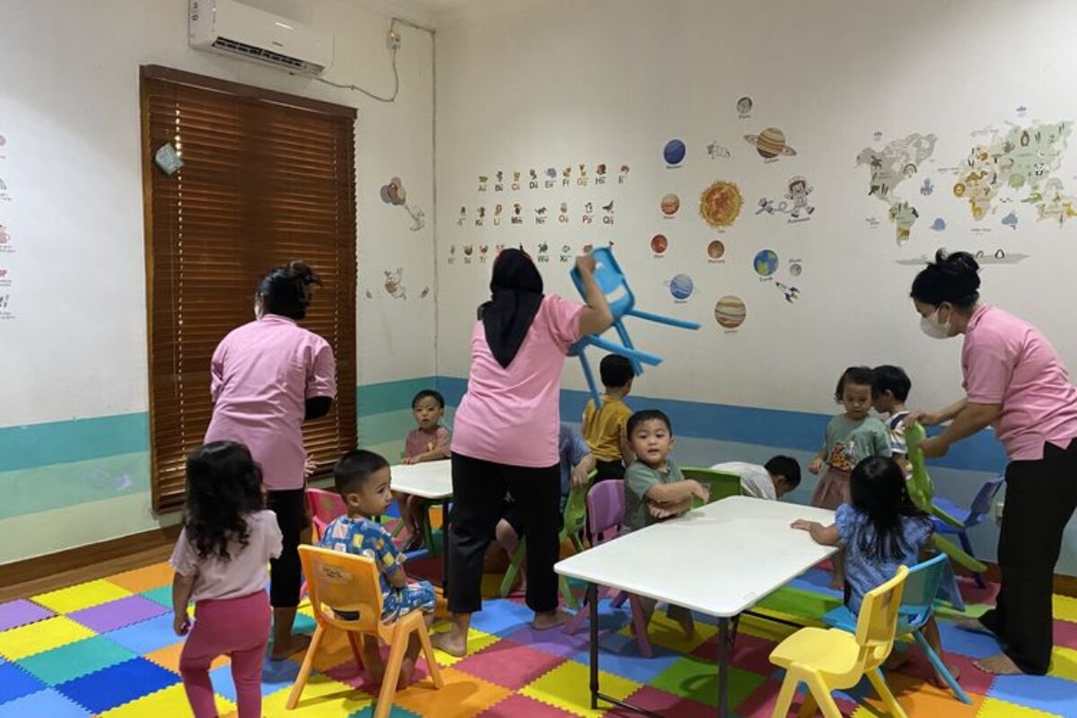 Dilema Orangtua Pekerja: Daycare Jadi Penyelamat, tapi Tetap Merasa Bersalah