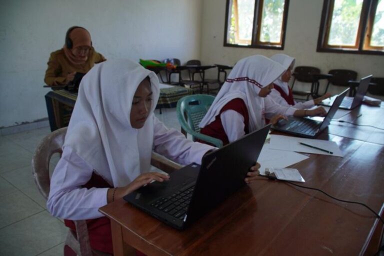 Sekolah Lenyap Diterjang Erupsi Semeru, 21 Siswa SD di Lumajang Ujian TKA Bergantian
