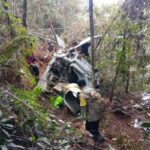 BERITA FOTO: Puing-puing Helikopter PK-CFX di Sekadau, Mesin Akhirnya Dievakuasi