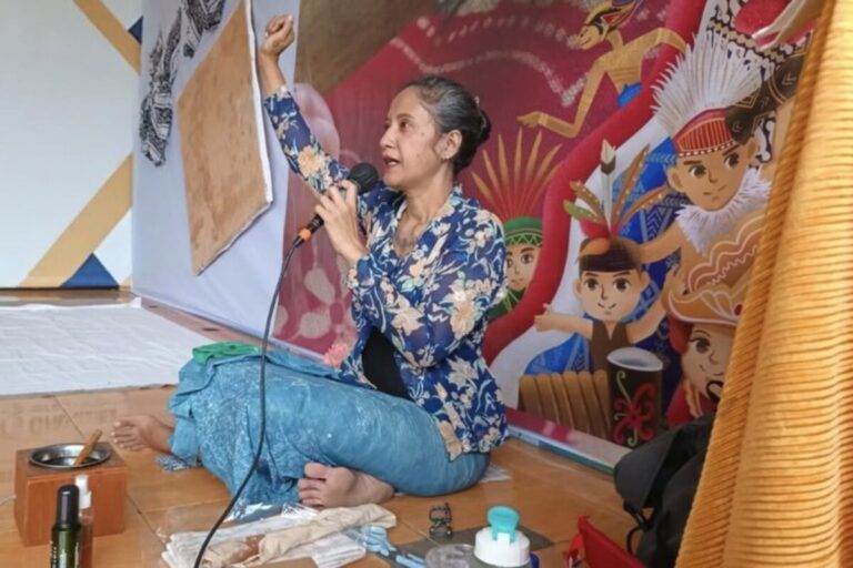 Kisah Titi Permata Menata Hidup: Merawat Anak, Menarikan Canthing, dan Memutar Kemudi Kapal