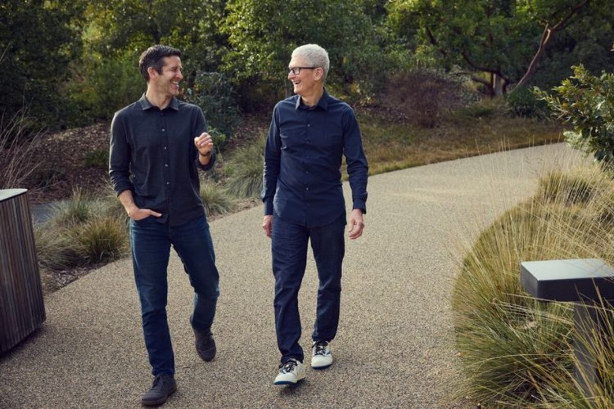 John Ternus Jabat CEO Apple Gantikan Tim Cook