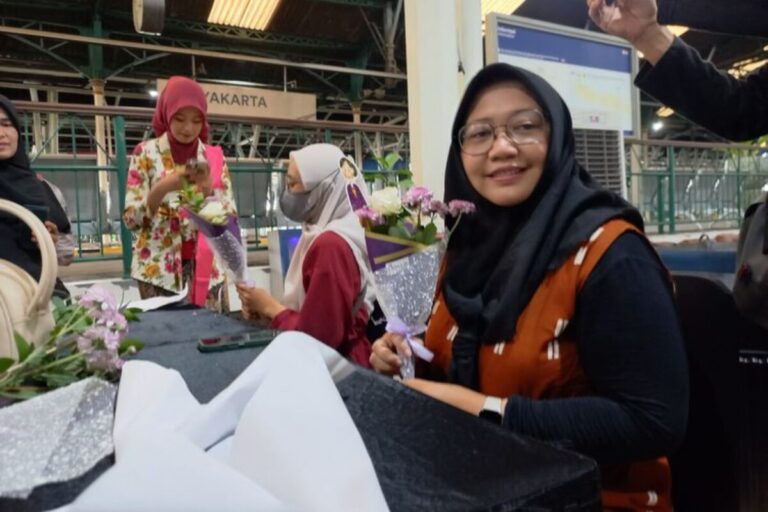 Dari Teknisi hingga Kepala Stasiun, Bukti Perempuan Mampu Berkarir di KAI Daop 6