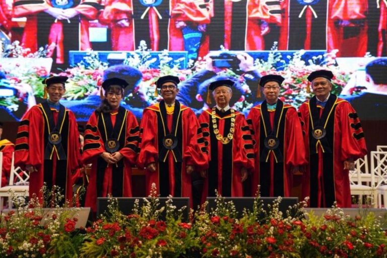 UPH Kukuhkan 5 Guru Besar, Hadirkan Amunisi Intelektual dan Solusi bagi Kemajuan Bangsa