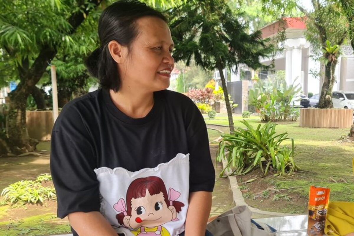 Menunggu di Parkiran Kampus USU, Doa Kartini untuk Anak yang Kejar Mimpi Jadi Dokter