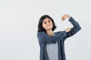 Jangan Hanya Ajarkan Patuh, Ini Cara Mendidik Anak Perempuan agar Tangguh