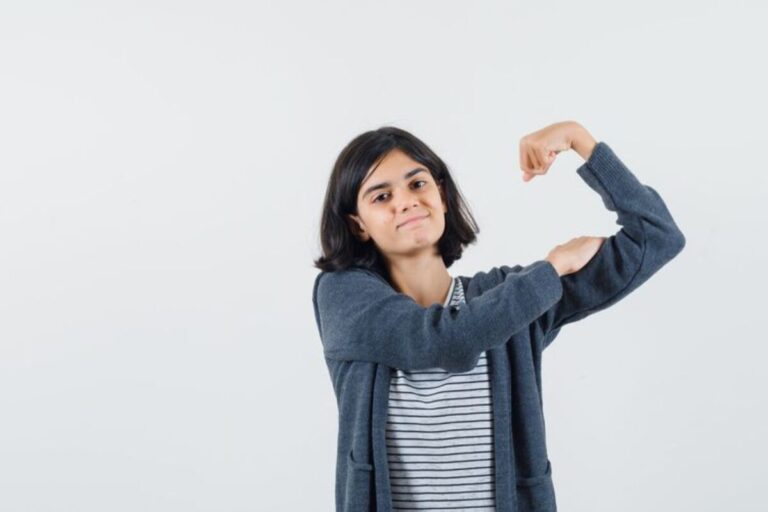 Jangan Hanya Ajarkan Patuh, Ini Cara Mendidik Anak Perempuan agar Tangguh