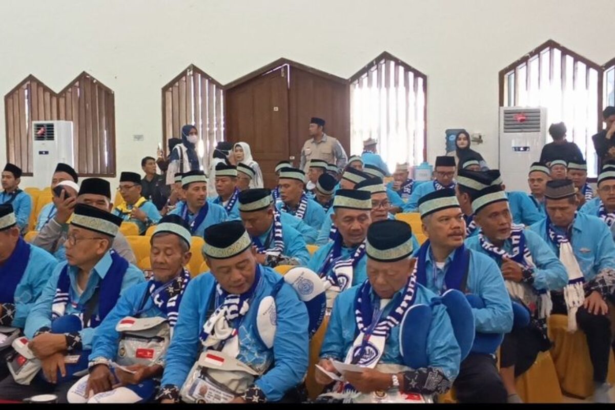 393 Jemaah Haji Kloter Pertama Embarkasi Jakarta Terbang ke Tanah Suci Rabu