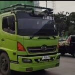 Kabel PLN Tersangkut Truk, Jalan Kaligawe Semarang Macet Total 4 Kilometer