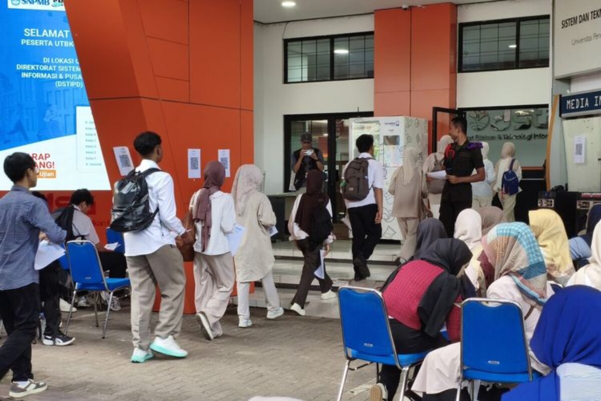 Heni Siti, Lebih Tegang Dibanding Anaknya yang Ikut UTBK-SNBT 2026