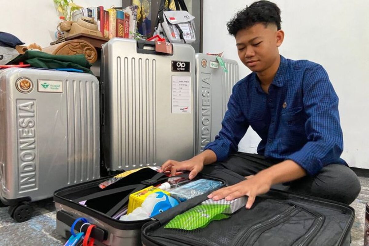 Remaja 16 Tahun Jadi Calon Jemaah Haji Termuda dari Malang, Gantikan Sang Ayah