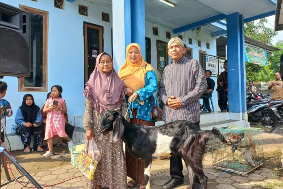 Langsung Bawa Pulang Kambing, Cara Unik Desa Sedayu Bikin Warga Antusias Bayar Pajak