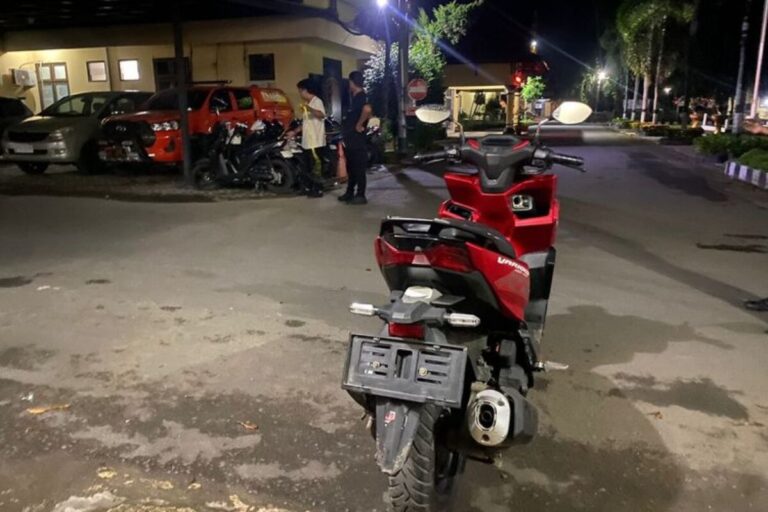 Polisi Tangkap Pencuri Motor dan Tas Milik Turis Skotlandia yang Dicuri di Lombok Barat