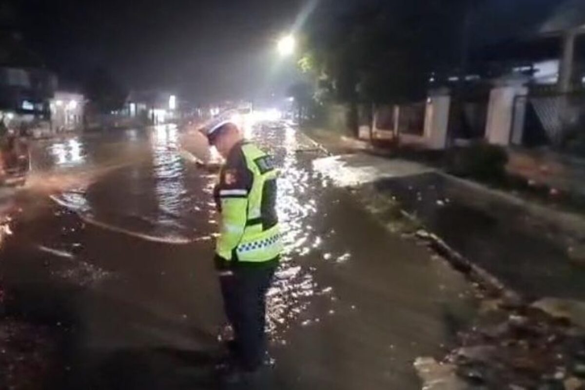 2 Sungai di Pasuruan Meluap, 4 Desa dan Jalur Pantura Terendam Banjir