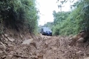 Jalan Sepanjang 13 Kilometer Berkubang Lumpur, Warga 3 Desa di Bengkulu Sepakat Patungan