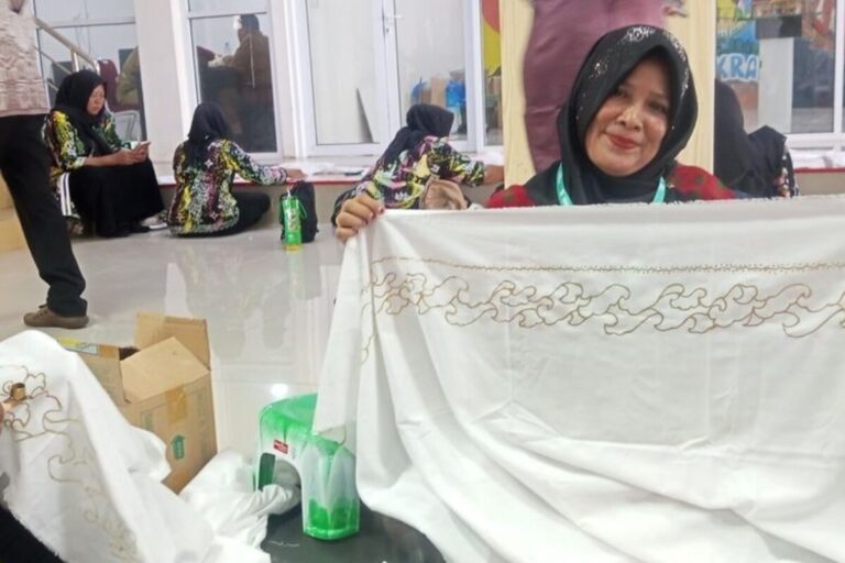 Minyak Sawit Kini Jadi Bahan Alternatif Pembuatan Batik di Riau, Motif Diklaim Lebih Cerah