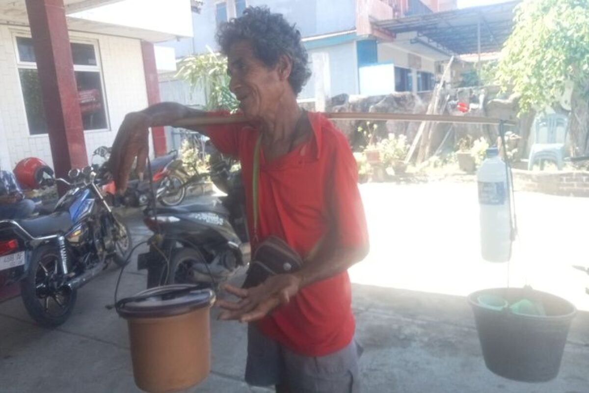 Kisah Ama Marten, Puluhan Tahun Jadi Penyadap Nira demi Hidupi Keluarga