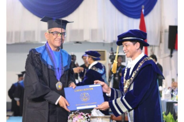 Lulus S3 ITS Usia 65 Tahun, Siens Jadi Wisudawan Tertua, Hadapi Tantangan Daya Ingat Menurun