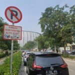 Dishub Tindak Parkir Liar di Depan PN Jakut, Kendaraan Diangkut dan Pentil Dicopot