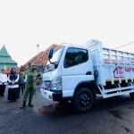 18 Truk Koperasi Merah Putih Tiba di Banyuwangi, Diresmikan dengan Mandi Kembang