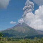 Gunung Lewotobi Erupsi 6 Kali Sejak Selasa Malam, Terakhir Kolom Abu Capai 1.200 Meter