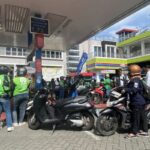 Ratusan Driver Ojol Antre Panjang di SPBU Malang demi BBM Gratis