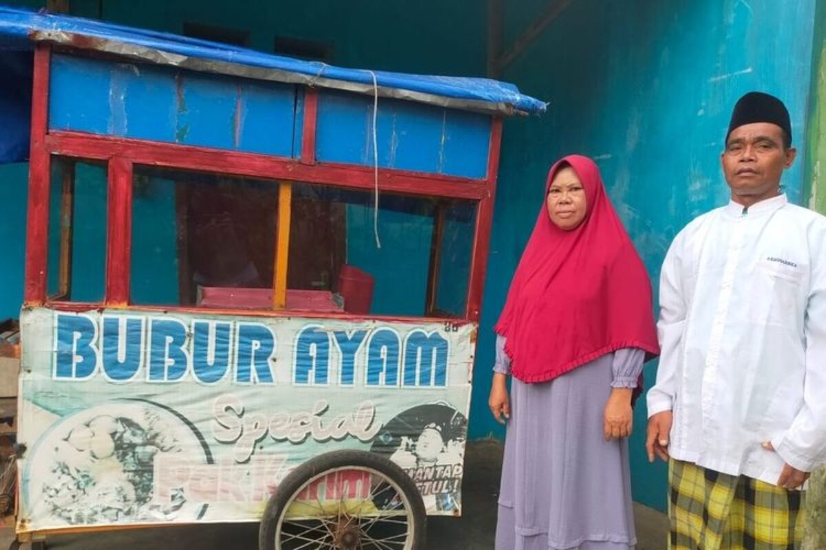 Pasutri Penjual Cilok dan Bubur Keliling di Tasikmalaya Naik Haji Usai Menabung 24 Tahun