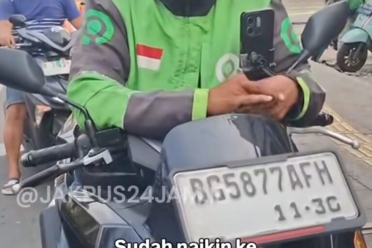 Ditegur Lawan Arah, Ojol Pukul Pengendara Lain di Kebon Sirih Jakpus